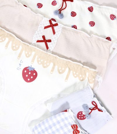 شورت طرح توت فرنگی کد ۸۱۰